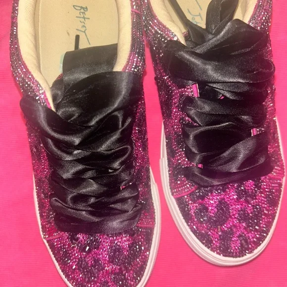Betsey Johnson sneakers 7.5 fits like a 8 - Picture 4 of 4